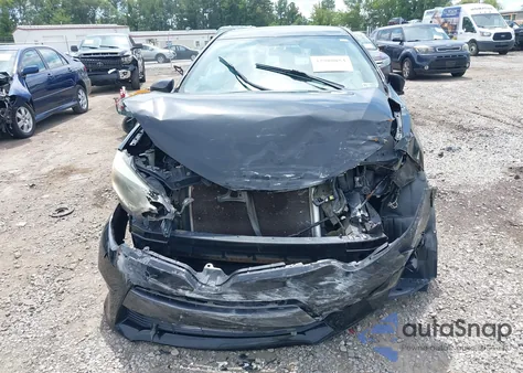 2015 Toyota Corolla Le z USA, uszkodzony, nr VIN 5YFBURHE8FP241563